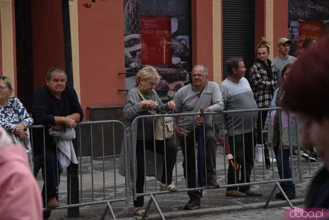 [WIDEO/FOTO] Tłumy na rozpoczęciu Święta Granitu Strzegomskiego. Zagrali Boys i Surprise