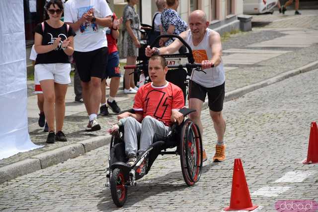 [DUŻO ZDJĘĆ/WYNIKI] Pobiegli w kolejnej odsłonie Strzegomskiej Dwunastki
