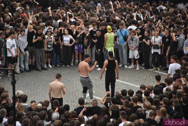 [WIDEO/FOTO] Żabson porwał strzegomską publiczność na zwieńczenie sobotniej części Święta Granitu