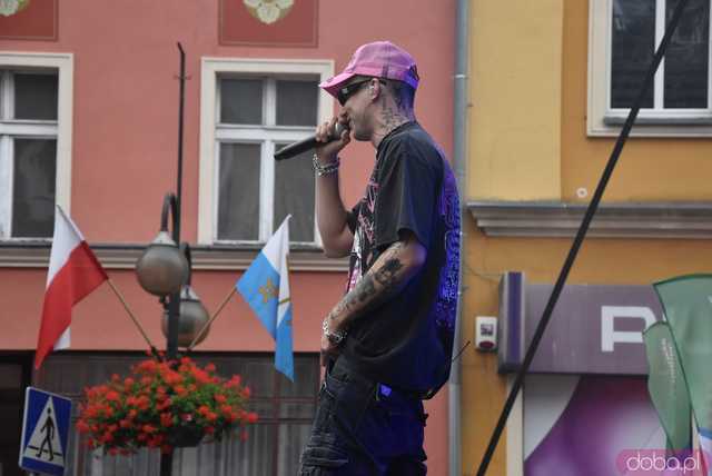 [WIDEO/FOTO] Żabson porwał strzegomską publiczność na zwieńczenie sobotniej części Święta Granitu