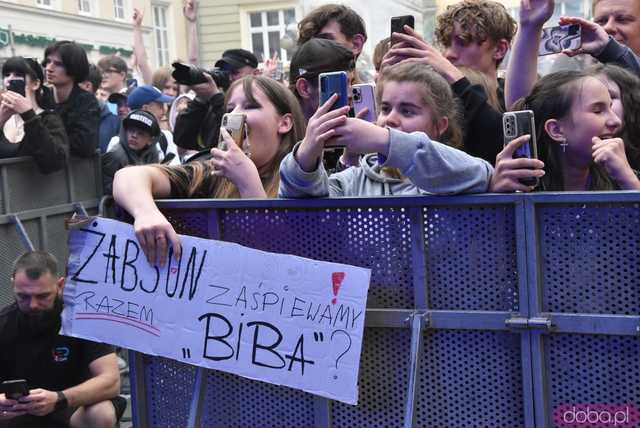 [WIDEO/FOTO] Żabson porwał strzegomską publiczność na zwieńczenie sobotniej części Święta Granitu