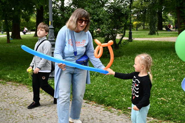 [DUŻO ZDJĘĆ] Świetna zabawa i moc atrakcji na Pikniku z okazji Dnia Dziecka w Śiwbeodzicach