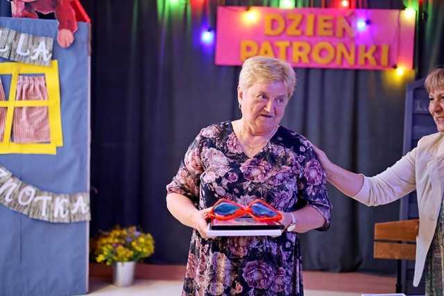 [FOTO] Występy artystyczne, wzruszenia i podziękowania. 20 lat podstawówki w Zastrużu. 