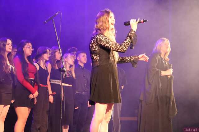 [FOTO] Miłość ci wszystko wybaczy. Koncert charytatywny Zespołu Wokalnego Viento w Kasprowiczu