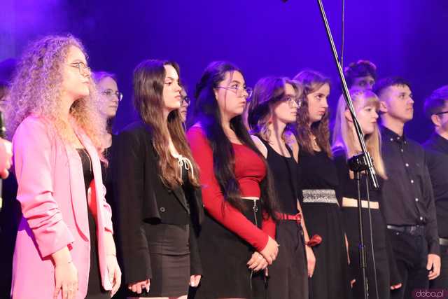 [FOTO] Miłość ci wszystko wybaczy. Koncert charytatywny Zespołu Wokalnego Viento w Kasprowiczu