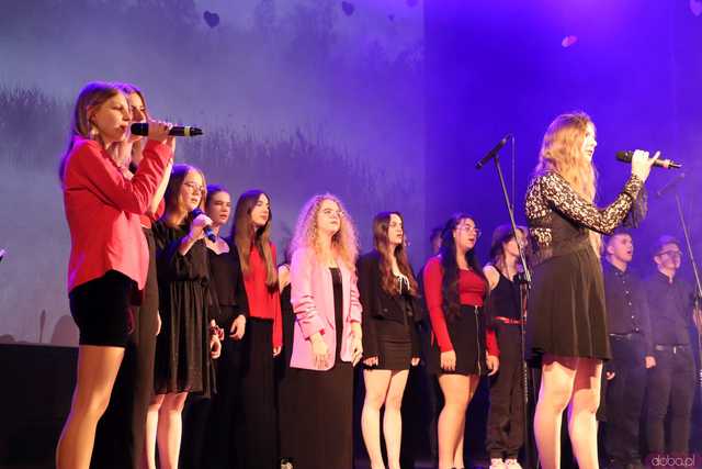 [FOTO] Miłość ci wszystko wybaczy. Koncert charytatywny Zespołu Wokalnego Viento w Kasprowiczu