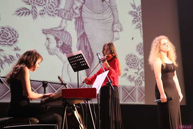 [FOTO] Miłość ci wszystko wybaczy. Koncert charytatywny Zespołu Wokalnego Viento w Kasprowiczu