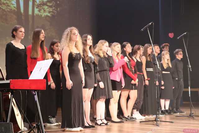 [FOTO] Miłość ci wszystko wybaczy. Koncert charytatywny Zespołu Wokalnego Viento w Kasprowiczu