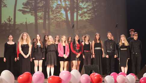 [FOTO] Miłość ci wszystko wybaczy. Koncert charytatywny Zespołu Wokalnego Viento w Kasprowiczu
