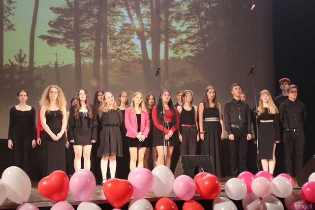 [FOTO] Miłość ci wszystko wybaczy. Koncert charytatywny Zespołu Wokalnego Viento w Kasprowiczu