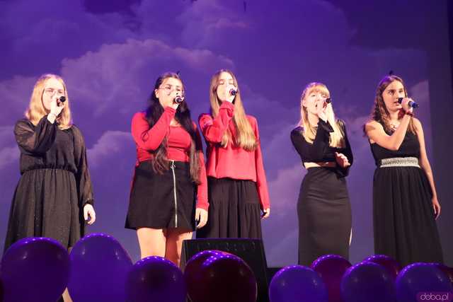 [FOTO] Miłość ci wszystko wybaczy. Koncert charytatywny Zespołu Wokalnego Viento w Kasprowiczu