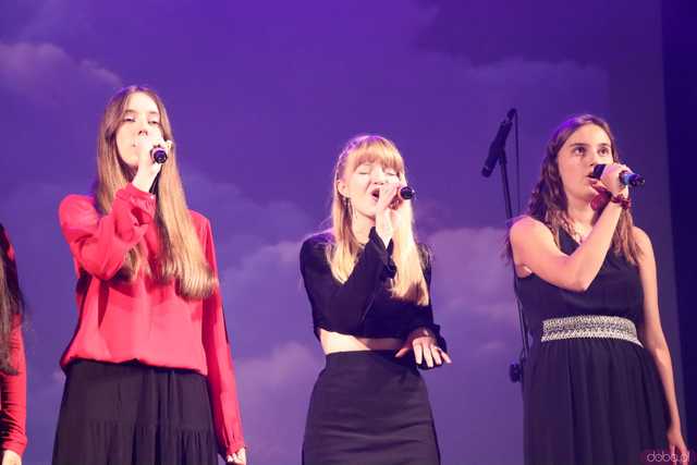 [FOTO] Miłość ci wszystko wybaczy. Koncert charytatywny Zespołu Wokalnego Viento w Kasprowiczu