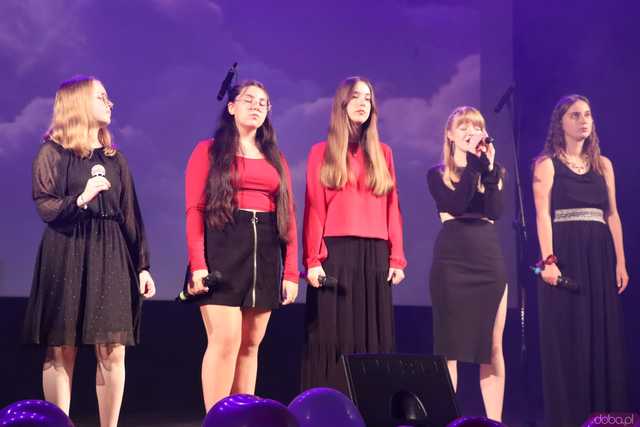 [FOTO] Miłość ci wszystko wybaczy. Koncert charytatywny Zespołu Wokalnego Viento w Kasprowiczu