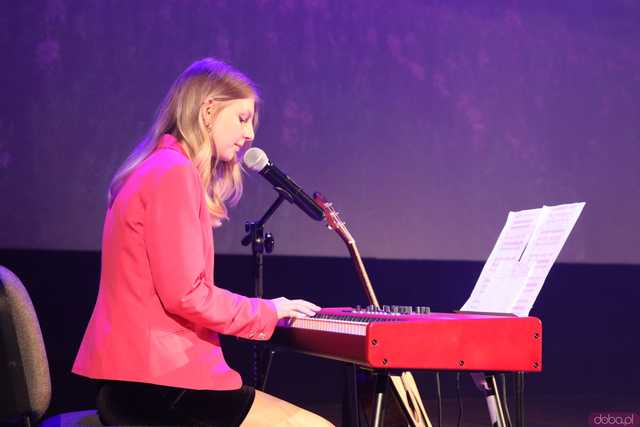 [FOTO] Miłość ci wszystko wybaczy. Koncert charytatywny Zespołu Wokalnego Viento w Kasprowiczu