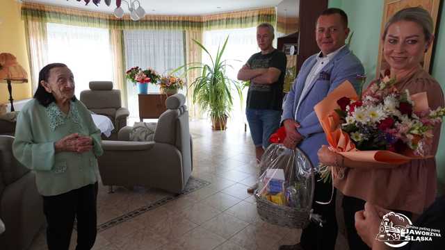[FOTO] 100. urodziny pani Ireny Cholewki. Jaka jest jej historia i recepta na długowieczność?
