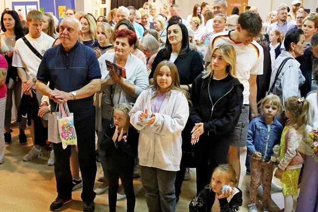 [FOTO] Zaprezentowano dorobek artystyczny najmłodszych podopiecznych żarowskiego GCKiS