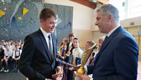 [FOTO] Stypendia rozdane! Zobaczcie, jak prezentuje się ranking szkół podstawowych w gminie Świdnica