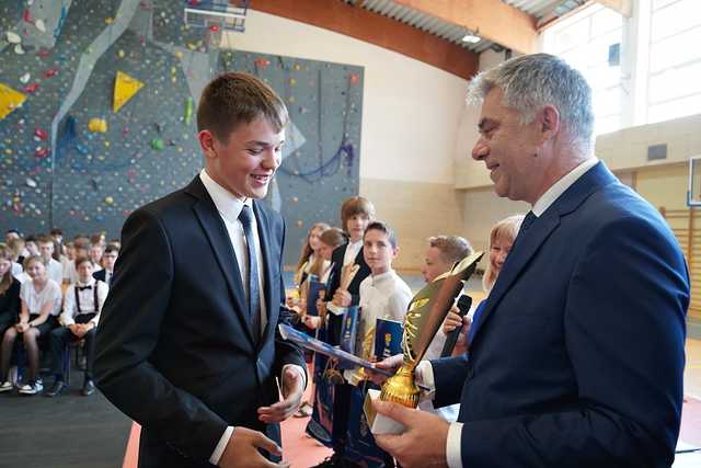 [FOTO] Stypendia rozdane! Zobaczcie, jak prezentuje się ranking szkół podstawowych w gminie Świdnica
