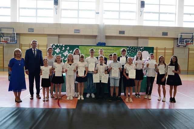 [FOTO] Stypendia rozdane! Zobaczcie, jak prezentuje się ranking szkół podstawowych w gminie Świdnica