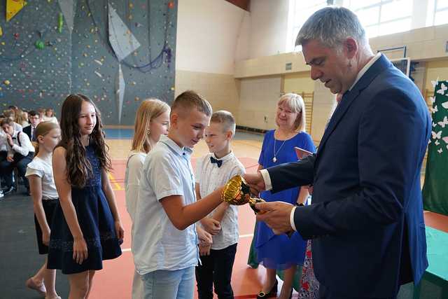 [FOTO] Stypendia rozdane! Zobaczcie, jak prezentuje się ranking szkół podstawowych w gminie Świdnica