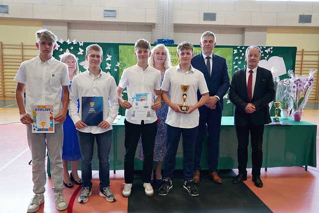[FOTO] Stypendia rozdane! Zobaczcie, jak prezentuje się ranking szkół podstawowych w gminie Świdnica