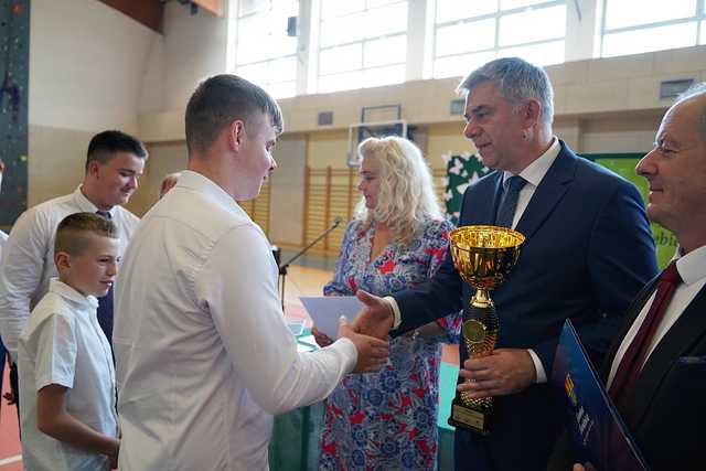 [FOTO] Stypendia rozdane! Zobaczcie, jak prezentuje się ranking szkół podstawowych w gminie Świdnica
