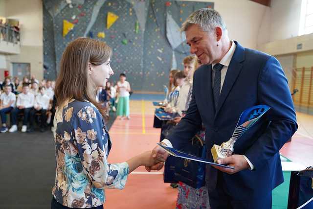 [FOTO] Stypendia rozdane! Zobaczcie, jak prezentuje się ranking szkół podstawowych w gminie Świdnica