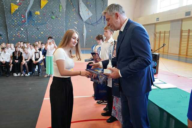 [FOTO] Stypendia rozdane! Zobaczcie, jak prezentuje się ranking szkół podstawowych w gminie Świdnica