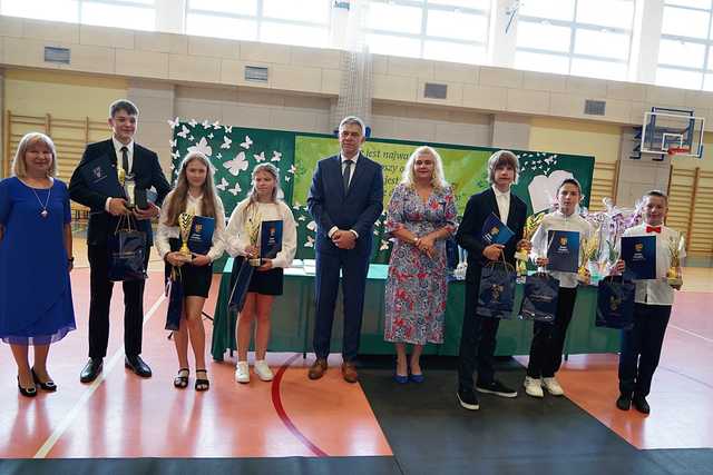[FOTO] Stypendia rozdane! Zobaczcie, jak prezentuje się ranking szkół podstawowych w gminie Świdnica