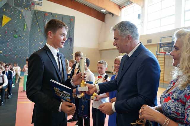 [FOTO] Stypendia rozdane! Zobaczcie, jak prezentuje się ranking szkół podstawowych w gminie Świdnica