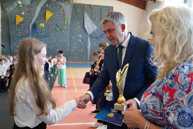 [FOTO] Stypendia rozdane! Zobaczcie, jak prezentuje się ranking szkół podstawowych w gminie Świdnica