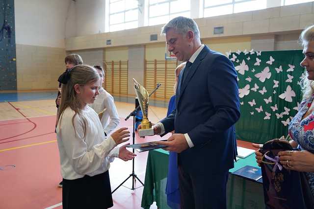 [FOTO] Stypendia rozdane! Zobaczcie, jak prezentuje się ranking szkół podstawowych w gminie Świdnica