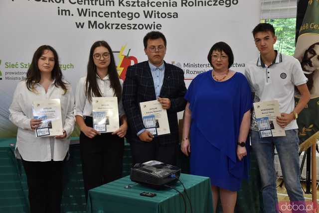[WIDEO/FOTO] Uroczysta akademia, świadectwa i wyróżnienia podczas zakończenia roku w ZCSKR w Mokrzeszowie