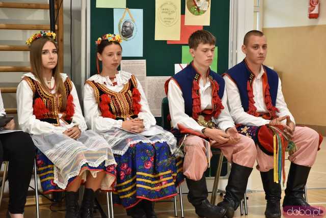 [WIDEO/FOTO] Uroczysta akademia, świadectwa i wyróżnienia podczas zakończenia roku w ZCSKR w Mokrzeszowie