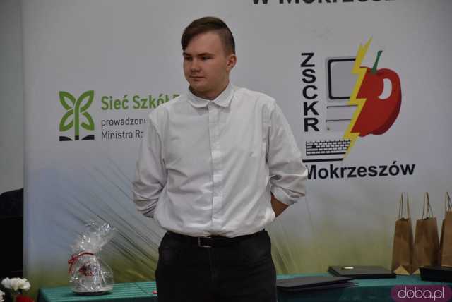 [WIDEO/FOTO] Uroczysta akademia, świadectwa i wyróżnienia podczas zakończenia roku w ZCSKR w Mokrzeszowie