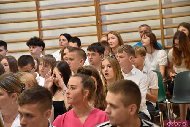 [WIDEO/FOTO] Uroczysta akademia, świadectwa i wyróżnienia podczas zakończenia roku w ZCSKR w Mokrzeszowie