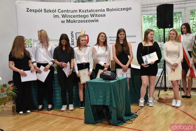 [WIDEO/FOTO] Uroczysta akademia, świadectwa i wyróżnienia podczas zakończenia roku w ZCSKR w Mokrzeszowie