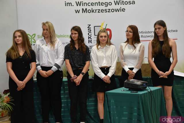 [WIDEO/FOTO] Uroczysta akademia, świadectwa i wyróżnienia podczas zakończenia roku w ZCSKR w Mokrzeszowie