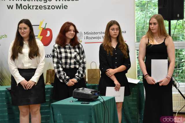 [WIDEO/FOTO] Uroczysta akademia, świadectwa i wyróżnienia podczas zakończenia roku w ZCSKR w Mokrzeszowie
