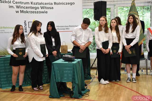 [WIDEO/FOTO] Uroczysta akademia, świadectwa i wyróżnienia podczas zakończenia roku w ZCSKR w Mokrzeszowie