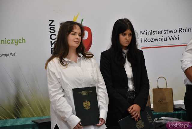 [WIDEO/FOTO] Uroczysta akademia, świadectwa i wyróżnienia podczas zakończenia roku w ZCSKR w Mokrzeszowie