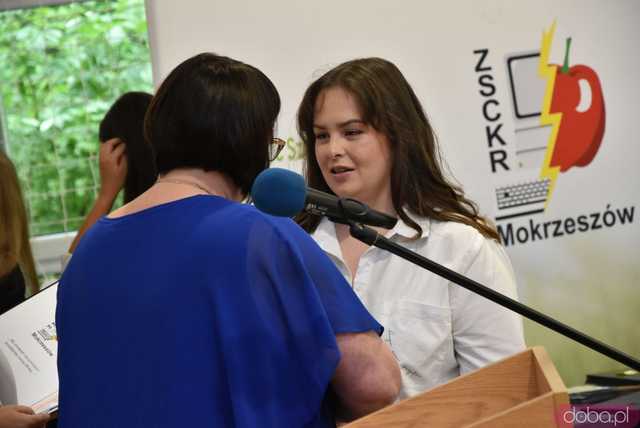 [WIDEO/FOTO] Uroczysta akademia, świadectwa i wyróżnienia podczas zakończenia roku w ZCSKR w Mokrzeszowie