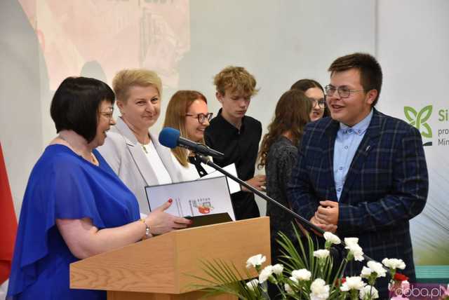 [WIDEO/FOTO] Uroczysta akademia, świadectwa i wyróżnienia podczas zakończenia roku w ZCSKR w Mokrzeszowie