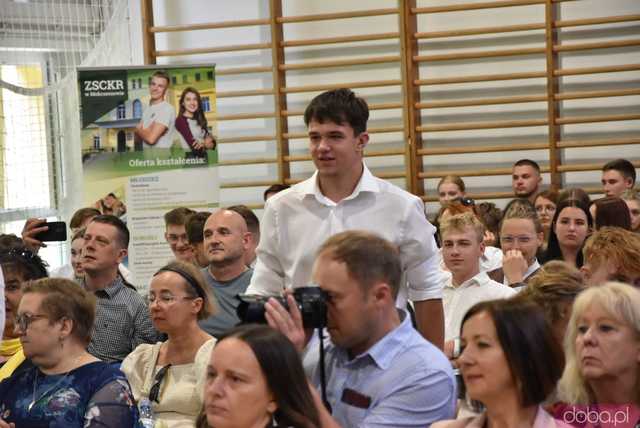[WIDEO/FOTO] Uroczysta akademia, świadectwa i wyróżnienia podczas zakończenia roku w ZCSKR w Mokrzeszowie