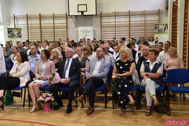 [WIDEO/FOTO] Uroczysta akademia, świadectwa i wyróżnienia podczas zakończenia roku w ZCSKR w Mokrzeszowie