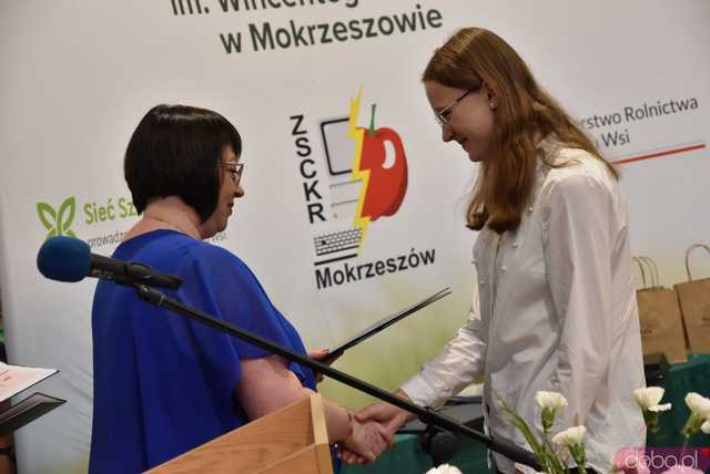 [WIDEO/FOTO] Uroczysta akademia, świadectwa i wyróżnienia podczas zakończenia roku w ZCSKR w Mokrzeszowie