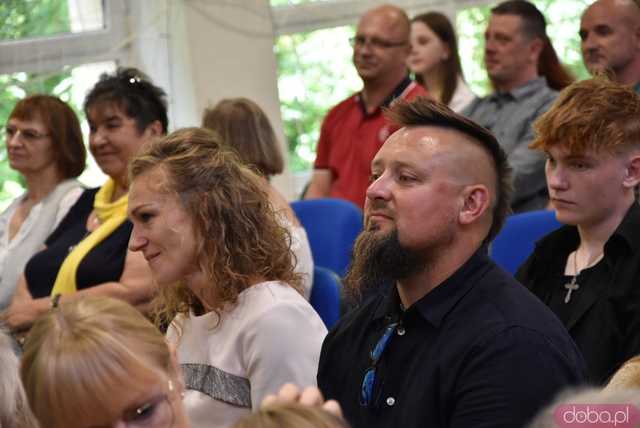 [WIDEO/FOTO] Uroczysta akademia, świadectwa i wyróżnienia podczas zakończenia roku w ZCSKR w Mokrzeszowie