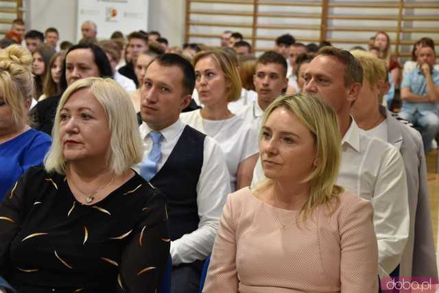 [WIDEO/FOTO] Uroczysta akademia, świadectwa i wyróżnienia podczas zakończenia roku w ZCSKR w Mokrzeszowie