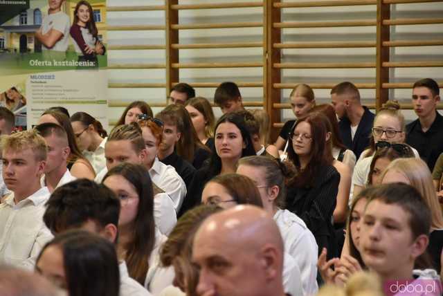 [WIDEO/FOTO] Uroczysta akademia, świadectwa i wyróżnienia podczas zakończenia roku w ZCSKR w Mokrzeszowie
