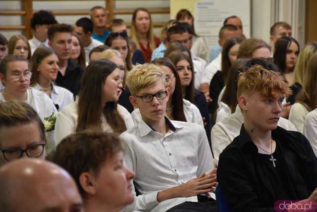 [WIDEO/FOTO] Uroczysta akademia, świadectwa i wyróżnienia podczas zakończenia roku w ZCSKR w Mokrzeszowie